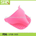 Heat resistant silicone baking glove